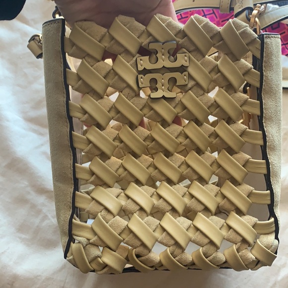 Tory Burch McGraw Woven Embossed Small Bucket Bag - Picture 7 of 12